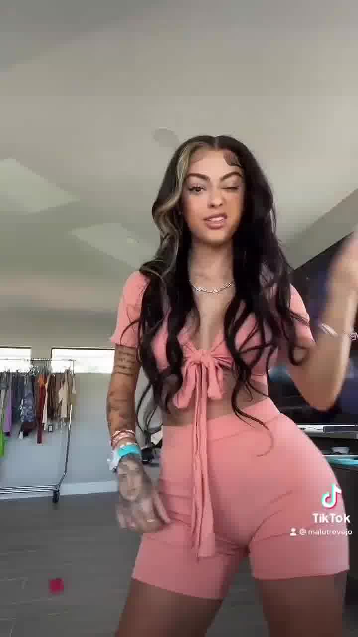 Malu Trevejo!!! Sexy dance on bedroom – New video so hot