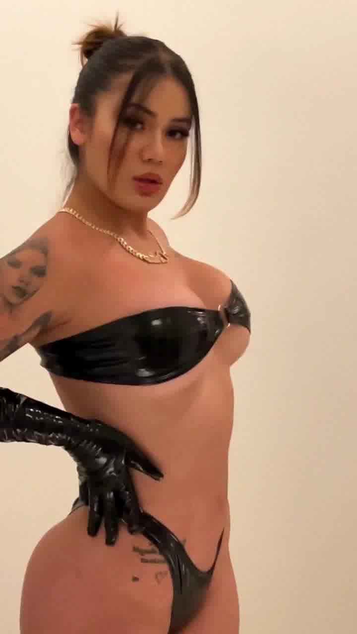 Cintia Cossio – Sexy with erotic body…