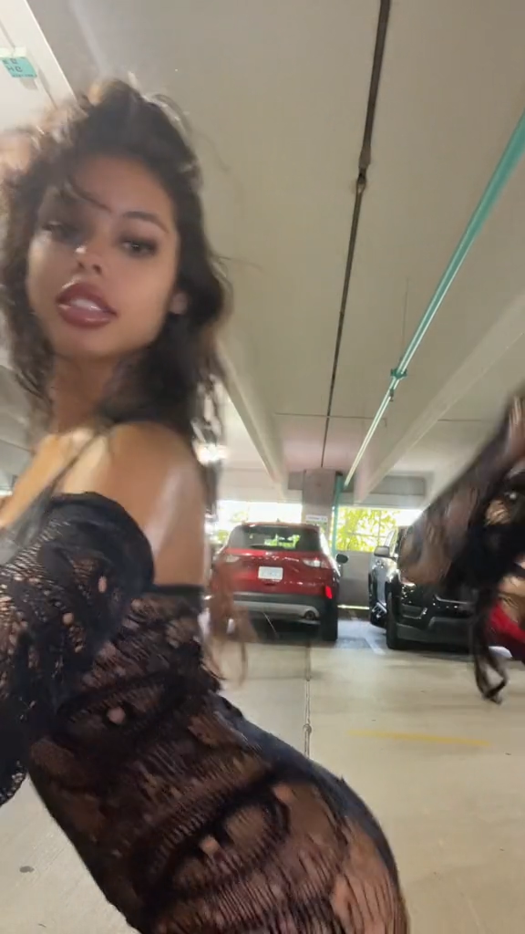 Minaaxo – twerk so sexy hot !!!
