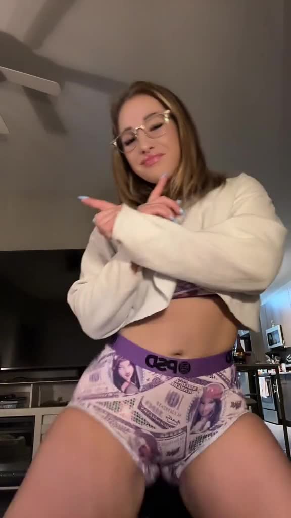 ashleyyyreyyy hot sexy !!!