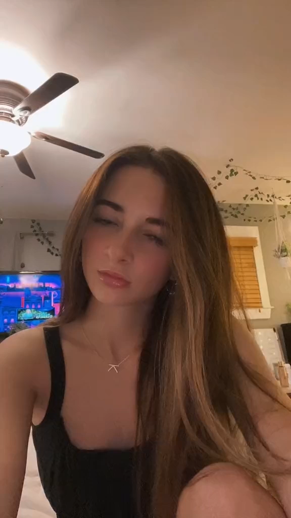Petite Kenna naked show big ass in bedroom