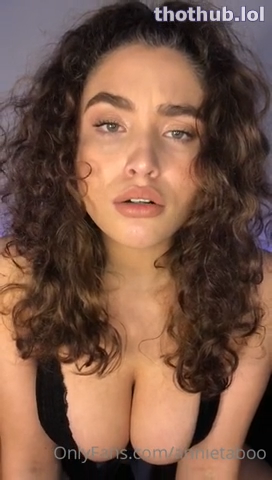 Annietaboo Playing with dildo