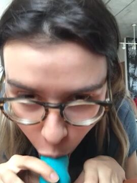 Trihunna playing w/ Dildo