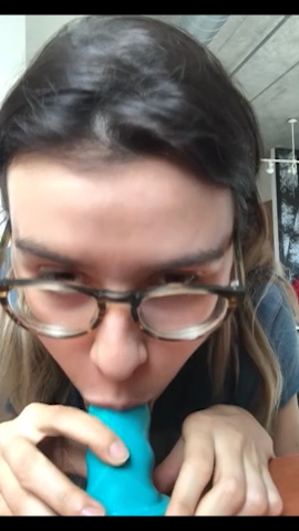 Trihunna playing w/ Dildo