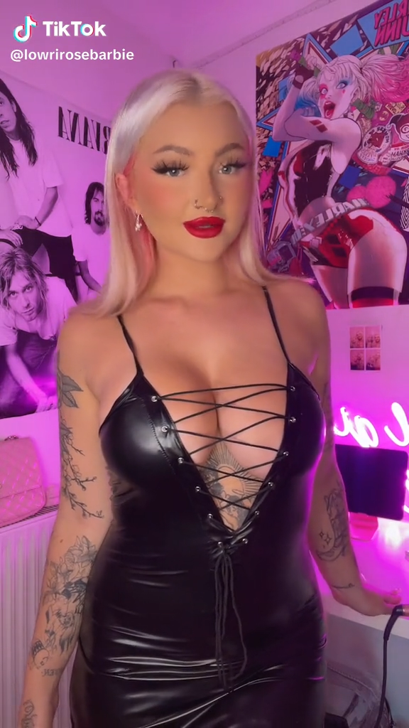 Lowri Rose Hot Nude Show Big Boobs so Lewd !!!