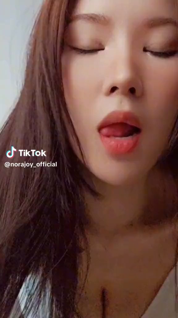 norajoy Show Big Boobs So Lewd – Hot video !!!
