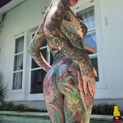 Becky Holt Nude Oiled Up By The Pool Porn Video Leaked