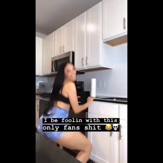 Essence Aka Itsessi Youtuber Teasing Nude Video Leaked