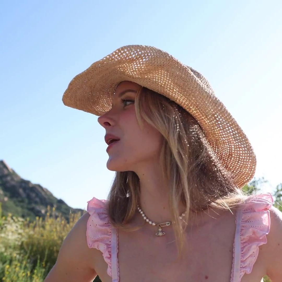 Caroline Zalog Cow Girl Try On Video Leaked